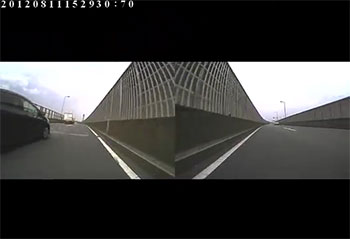 高速道路での危険な割り込み